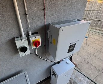 Slate roof with battery storage, photo 4 of 4